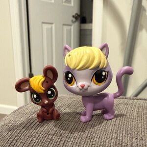 Littlest Pet Shop Figures - Delilah Barnsley the cat & Trixie Squeakerville  toy